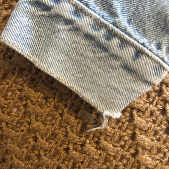 Vintage Levi’s denim jacket unisex size medium worn - Picture 2 of 6